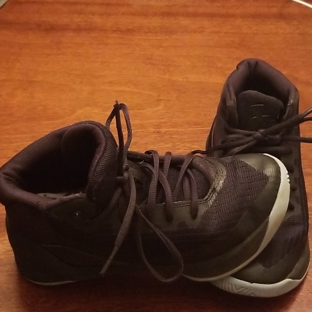Under Armour Sneakers (Size 13.5)